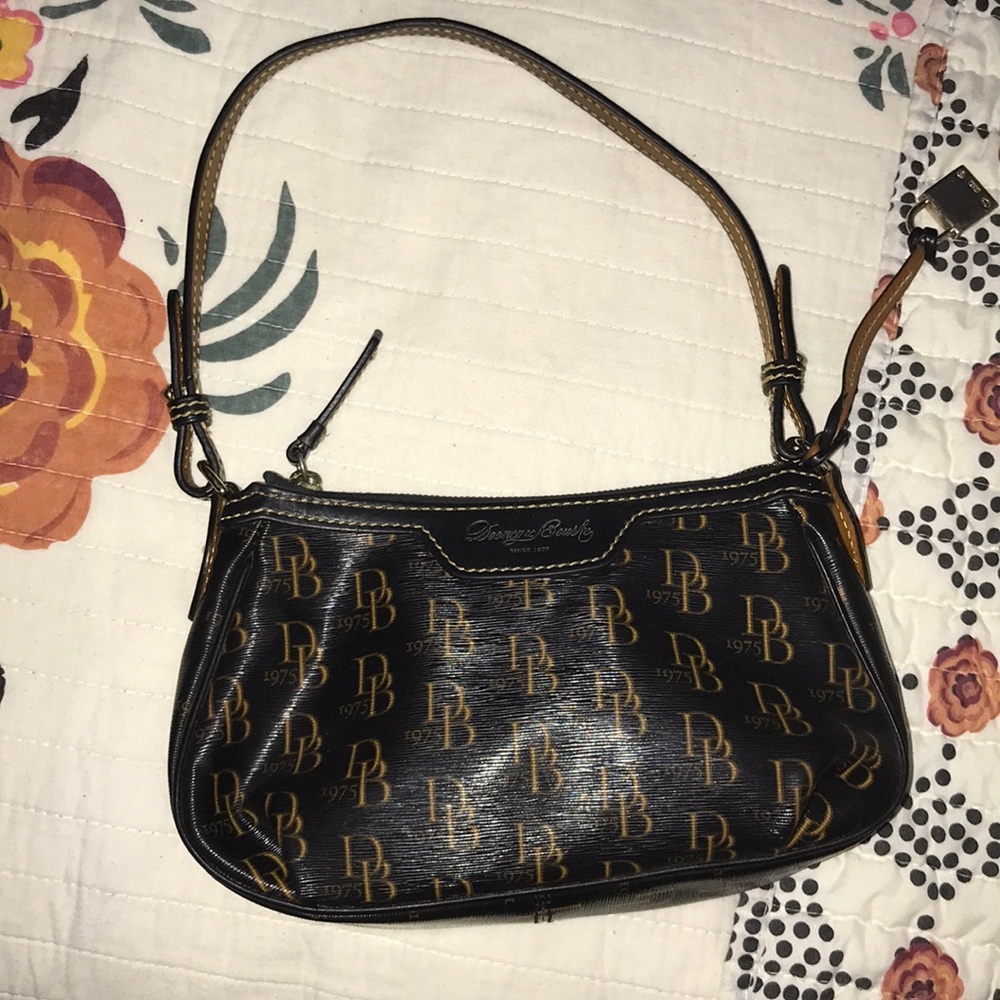 Dooney & Bourke small tote purse!!